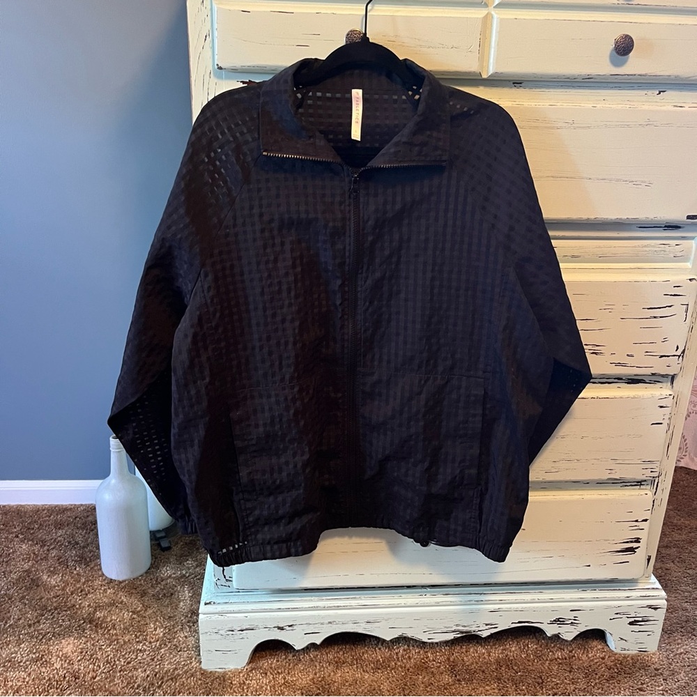 Fabletics Black Textured Jacket. Size large.